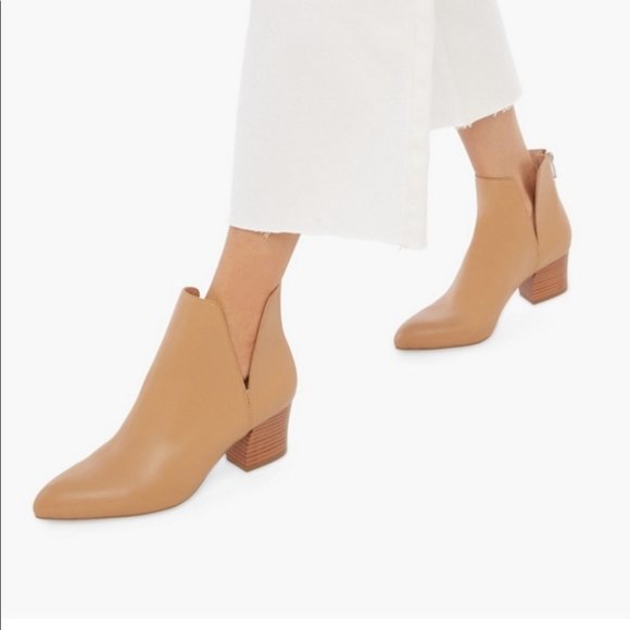 JustFab Shoes - Nude Cut Out Ankle Boots size 8